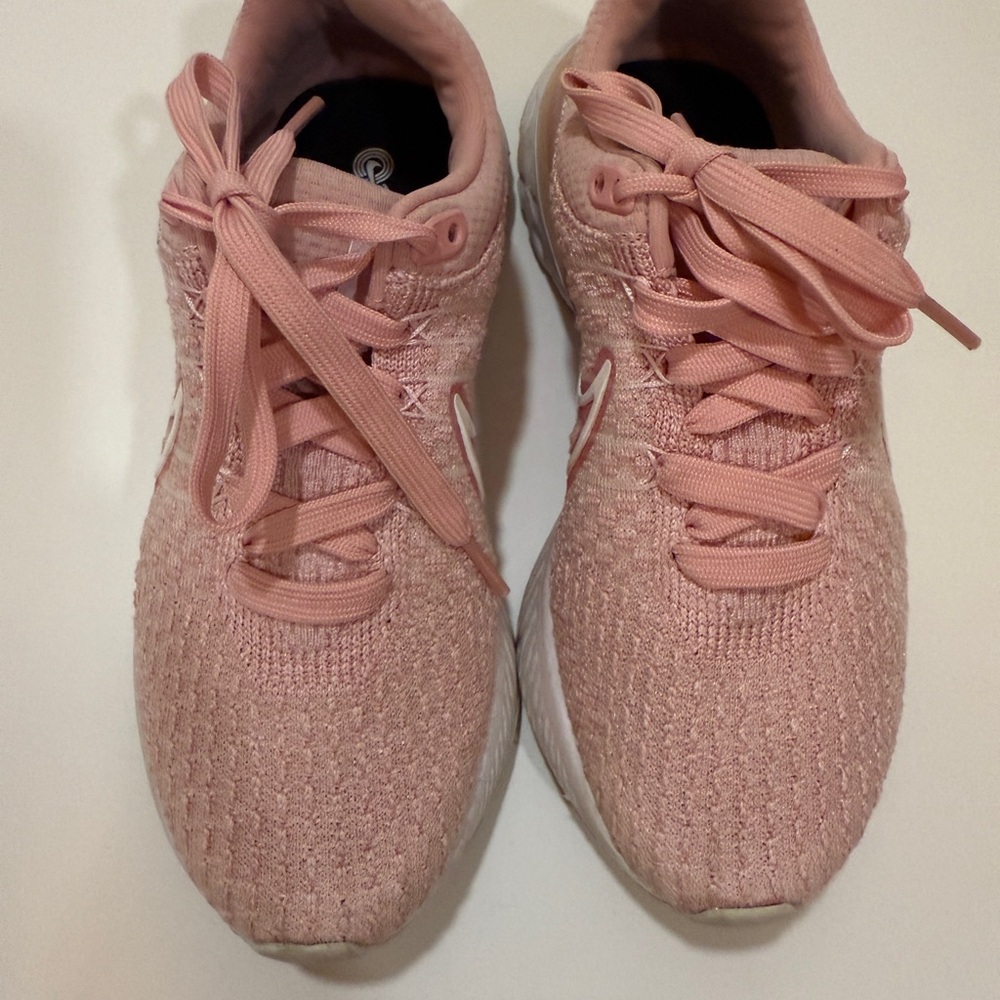 Nike Women's Pink Athletic Shoes